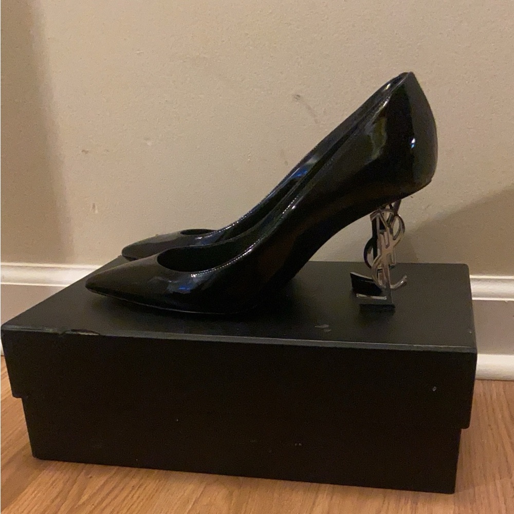 Saint Laurent pumps